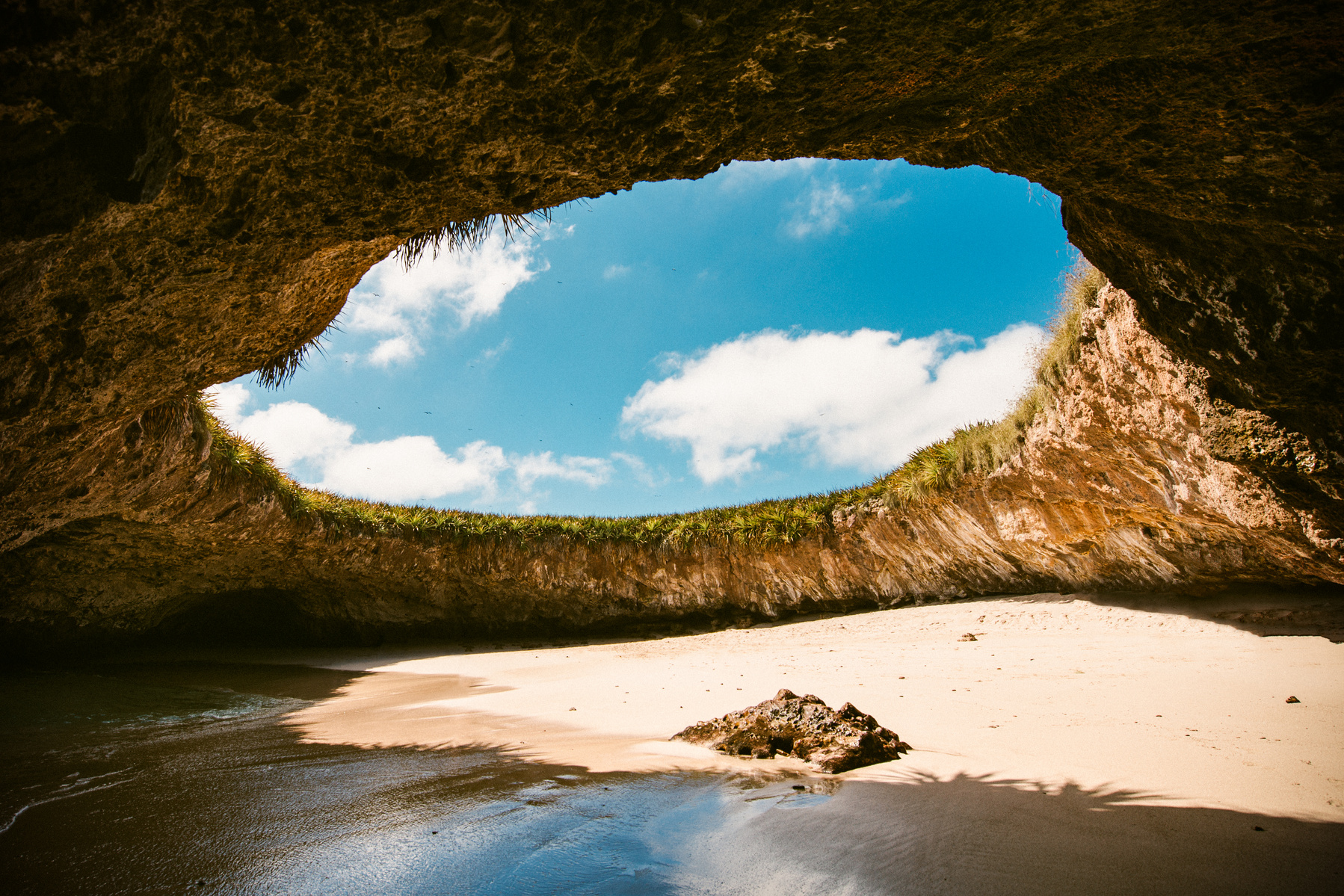 La Playa Escondida Islas Marietas Puerto Vallarta